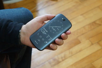yotaphone-2-review-hw3b