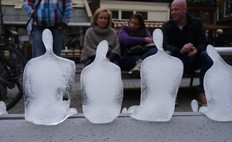 Army-of-Melting-Ice-Sculptures-4