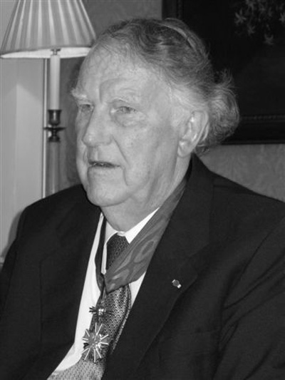 Edmund_Hillary_by_Kubik_2004