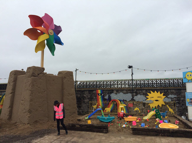 banksy-theme-park-dismaland-12